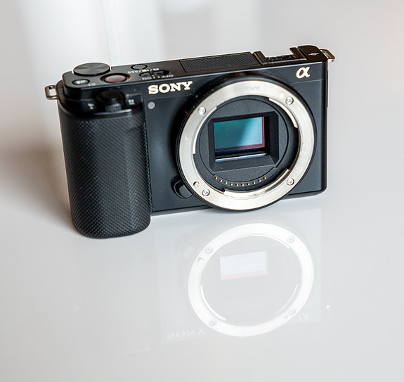 Sony ZV-E10 APS-C kevyt järjestelmäkamera