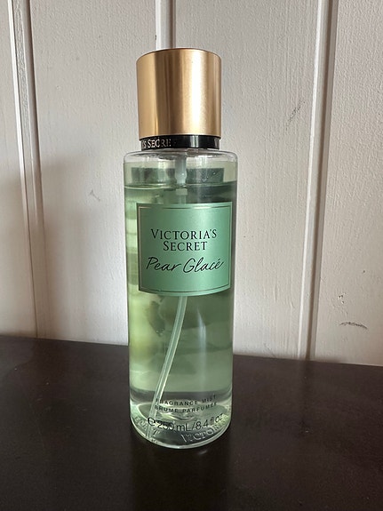 Victoria’s Secret Pear Glacé body mist