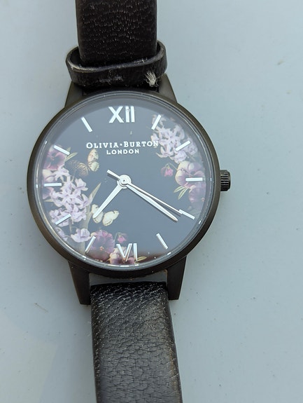 Olivia Burton musta kello