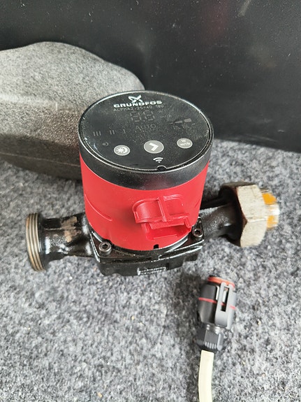 Grundfos Alpha2 25-40 180 kiertovesipumppu