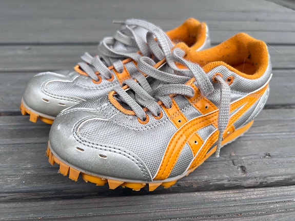 Asics piikkarit koko 32,5