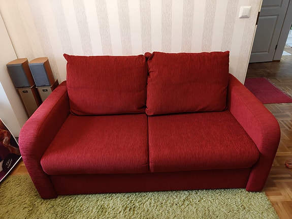 Levitettävä vuodesohva.