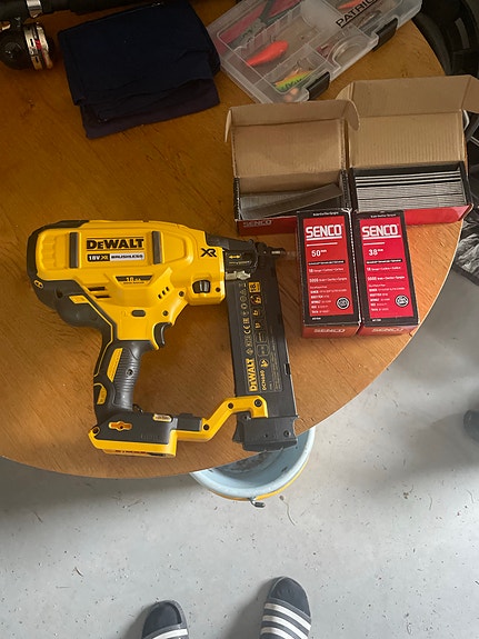 DeWalt DCN680 Akkuviimeistelynaulain suora 0° 1,25mm 18V XR runko