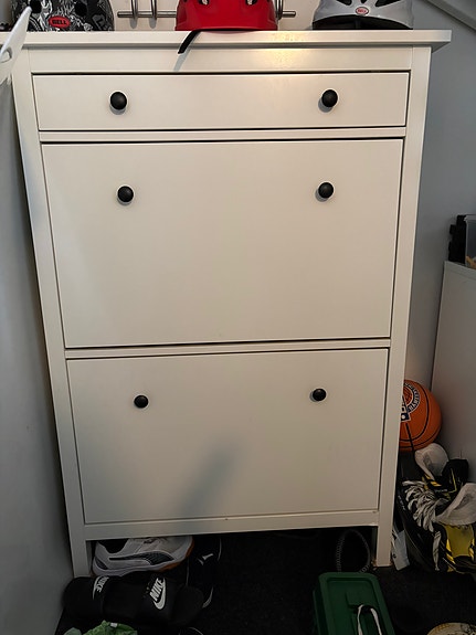 Hemnes kenkäkaappi