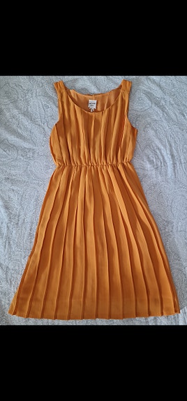 Monki XS pliseerattu mekko