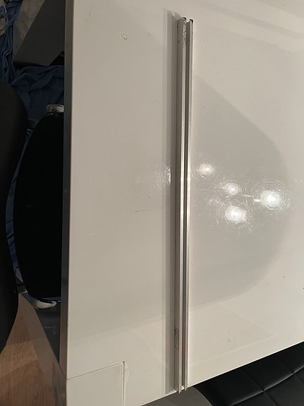 Unipuun pikkuparvi sänkypöydän tanko