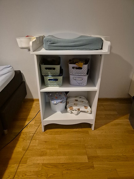 IKEA hoitopöytä valkoinen