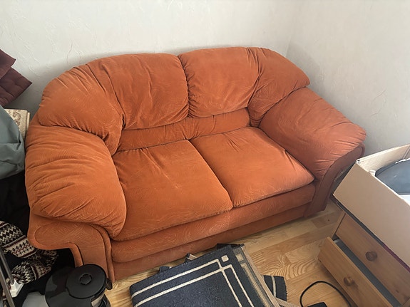 Kahden istuttava sohva
