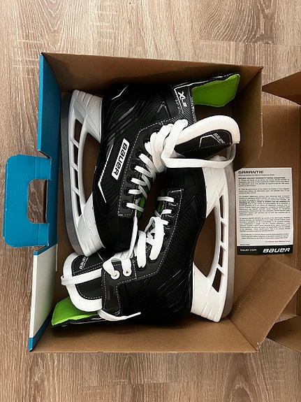 Brand New Bauer XLS Ice Skates – Size 4.0
