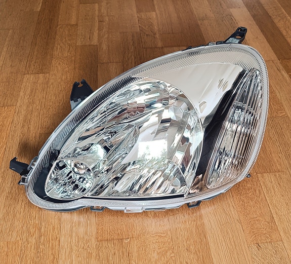 Uusi Toyota Yaris 2003-2005 vasen etuvalo umpio etulamppu