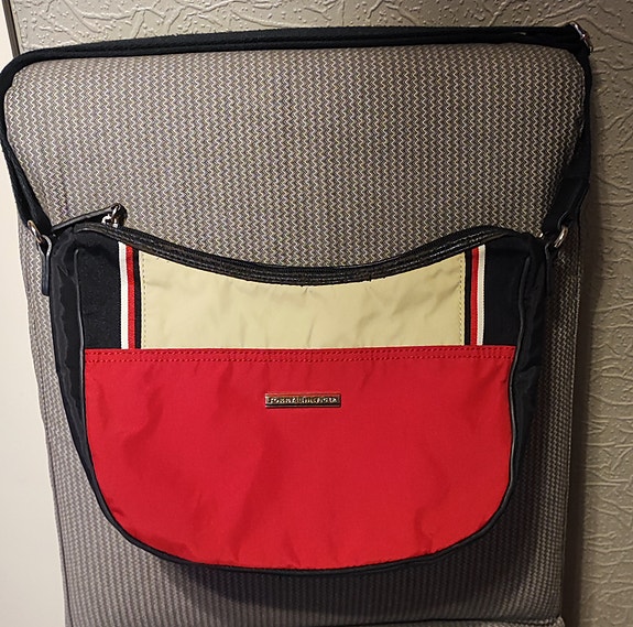 Tommy Hilfiger olkalaukku