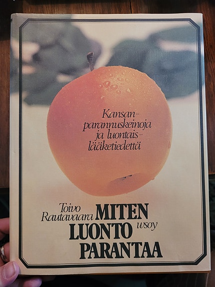 Miten luonto parantaa - Kansanparannuskeinoja
ja luontaislääketiedettä