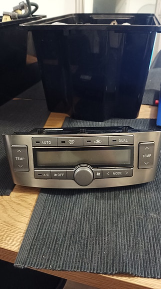 Toyota Avensis t25 lämmönsäätöpaneeli