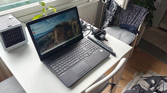 Fujitsu kannettava tietokone 15" musta