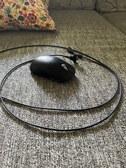 Logitech Superlight pelihiiri musta