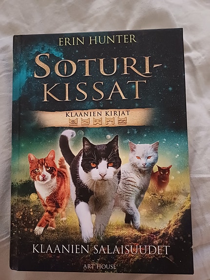 Erin Hunter Soturikissat Klaanien salaisuudet kirja