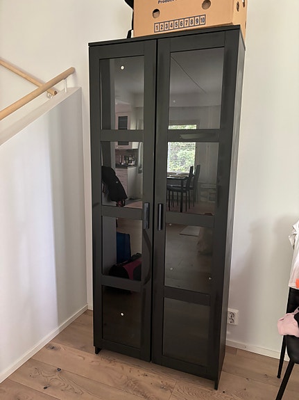 Ikea Brimnes lasivitriini