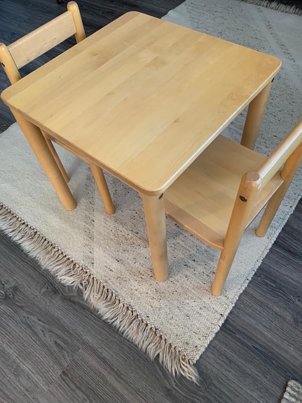 Lasten pöytä ja tuolit