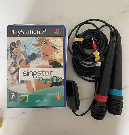 PlayStation 2 SingStar pelit ja mikrofonit