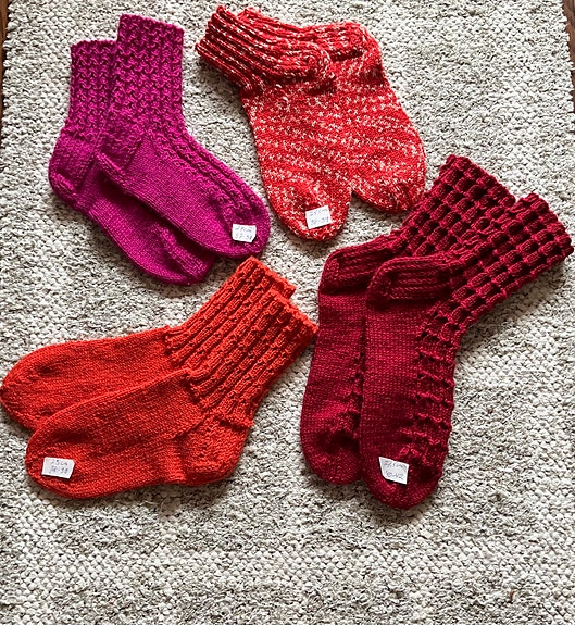 Laadukkaat naisten sukat 37 - 42, koko merkattu sukkaan!