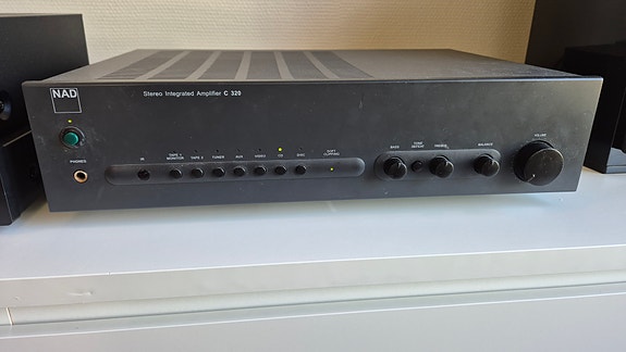 NAD c320 vahvistin