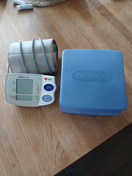 Omron verenpainemittari