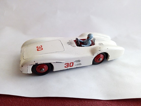 Antiikkinen Dinky Toys-1958. 237. Mercedes Benz Racing Car