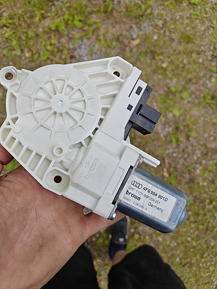 Audi a6 c6 ikkunannostimen moottori