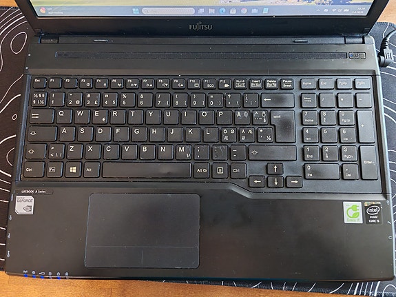 Fujitsu Lifebook AH 544, Windows 11 Pro