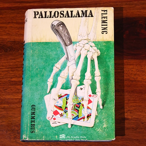 Pallosalama - Ian Flemingin kovakantinen kirja James Bondista