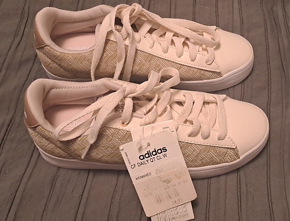 Uudet Adidas NEO tennarit, koko 4,5 – laput kiinni