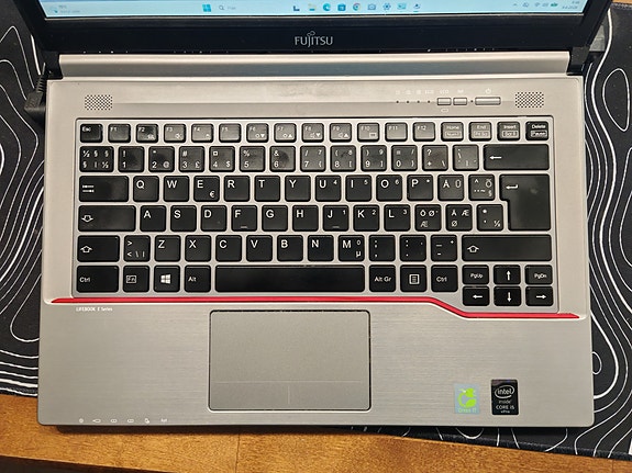 Fujitsu Lifebook E744, Windows 11 Home