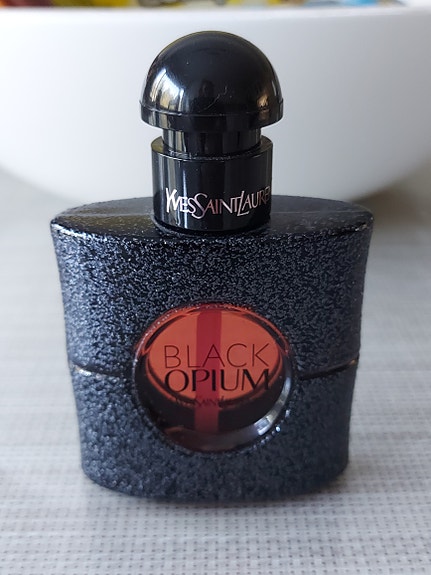 YSL Black Opium neon hajuvesi