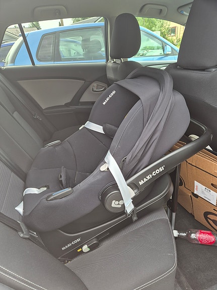 Maxi-Cosi CabrioFix i-size turvakaukalo + telakka