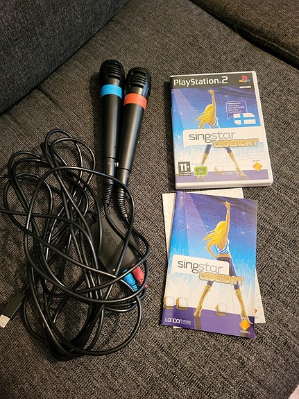 PS2 Singstar Legendat ja Suomi rock pelit ja 2 x mikit