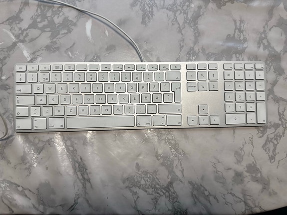 Apple näppäimistö USB-johtolla A1243