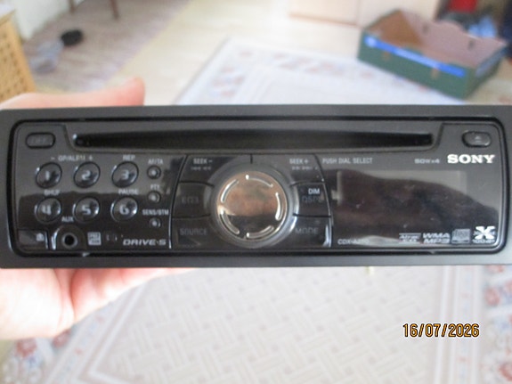 Sony CDX-A250 autosoitin CD-radio