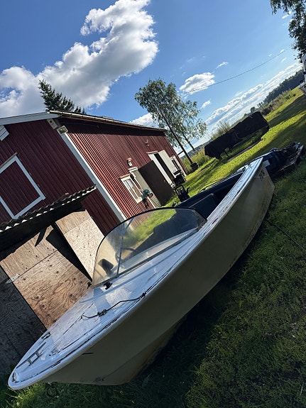 Lasikuituvene ja Evinrude 70 hv perämoottori