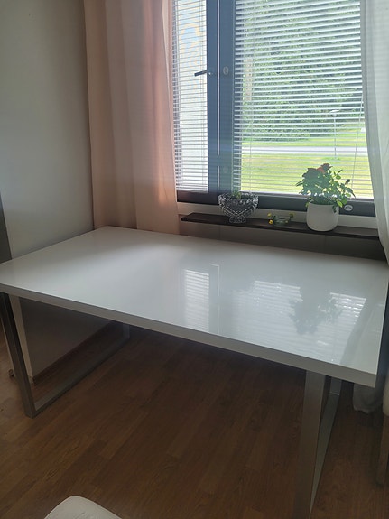 Keittiön pöytä