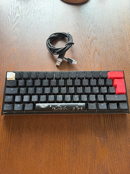 Mekaaninen pelinäppäimistö: Ducky One 2 Mini (Nordic, Cherry MX Red)