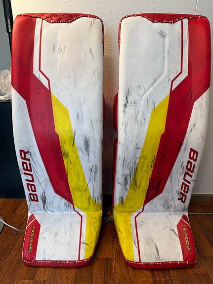 Custom SR maalivahdin varustesetti – Bauer Shadow patjat + Warrior G7 hanskat