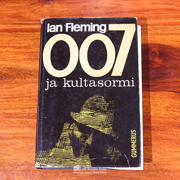 007 ja kultasormi - Ian Flemingin kovakantinen kirja James Bondista