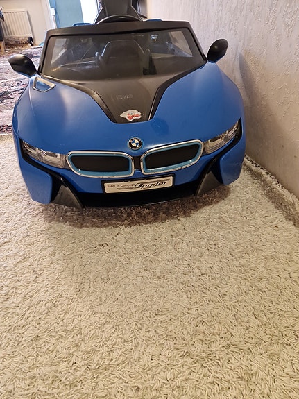 Myydään BMW-merkkinen lasten sähköauto