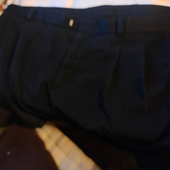 Mustat shortsit