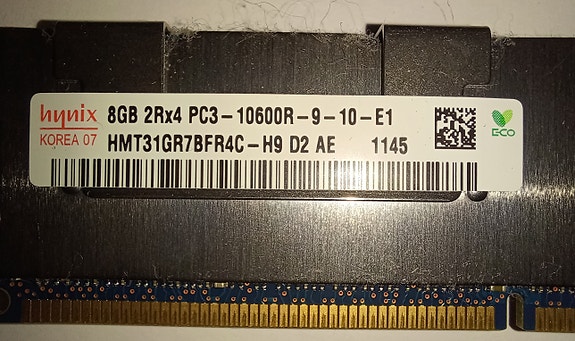 Hynix 8GB PC3-10600R DDR3 ECC REG RAM-muisti