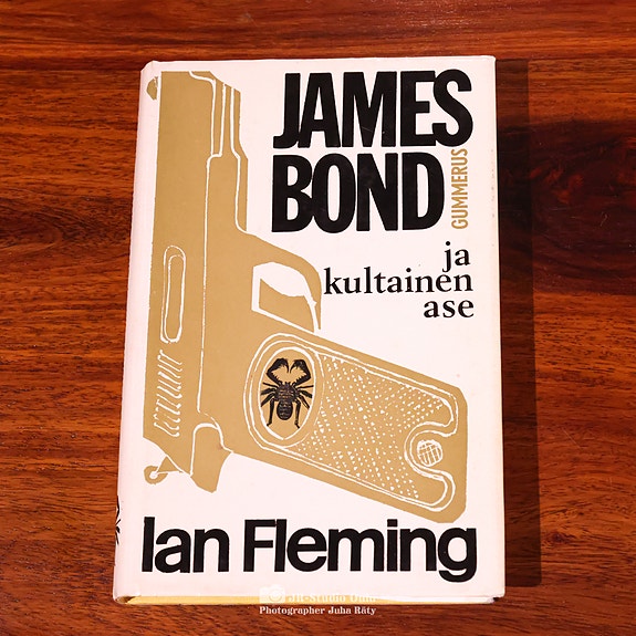 James Bond ja kultainen ase