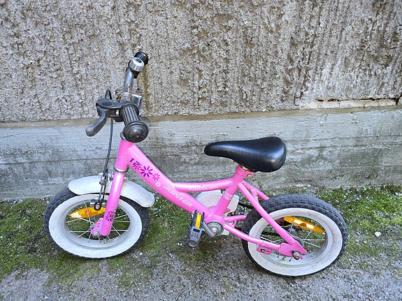 Lasten polkupyörä (apupyörät voidaan sisällyttää)