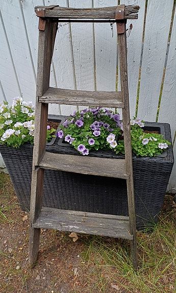 Vanhat tikkaat koristeeksi