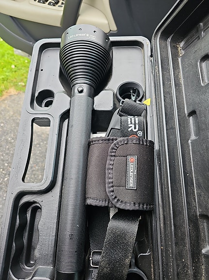 Hienokuntoinen Led Lenser x 21 valaisin