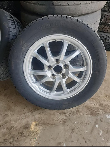 Toyota Prius alkuperäiset 16" alumiinivanteet + kesärenkaat 205/60 R16
